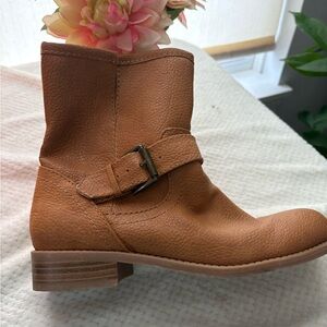 Old Navy Woman Americana Tan Ankle block heel Booties Size 6